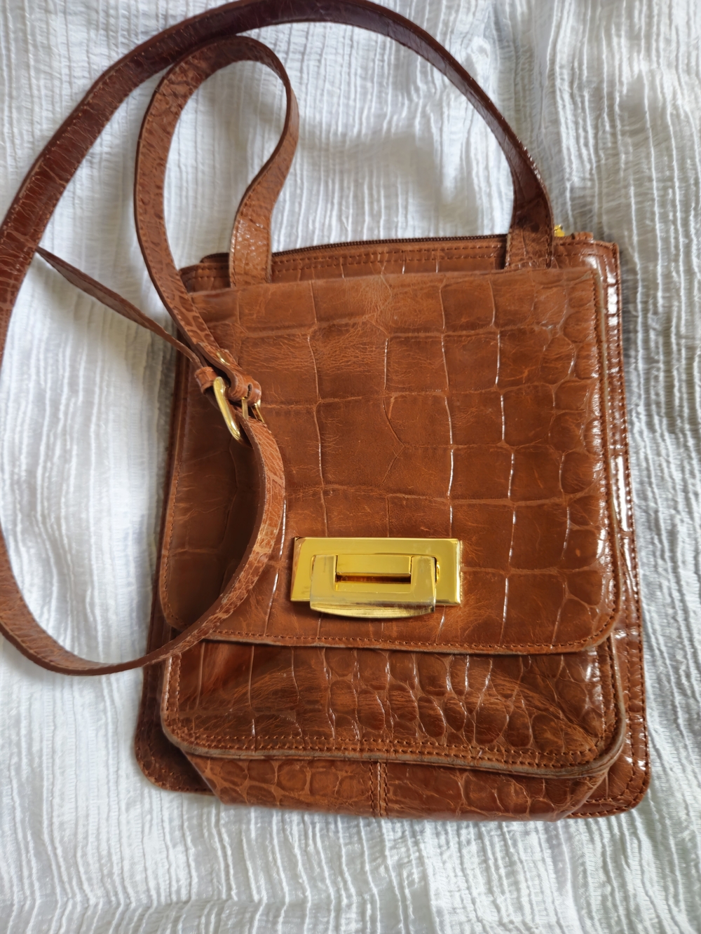 Vintage Croc-Embossed Leather Crossbody Bag with Gold Hardware